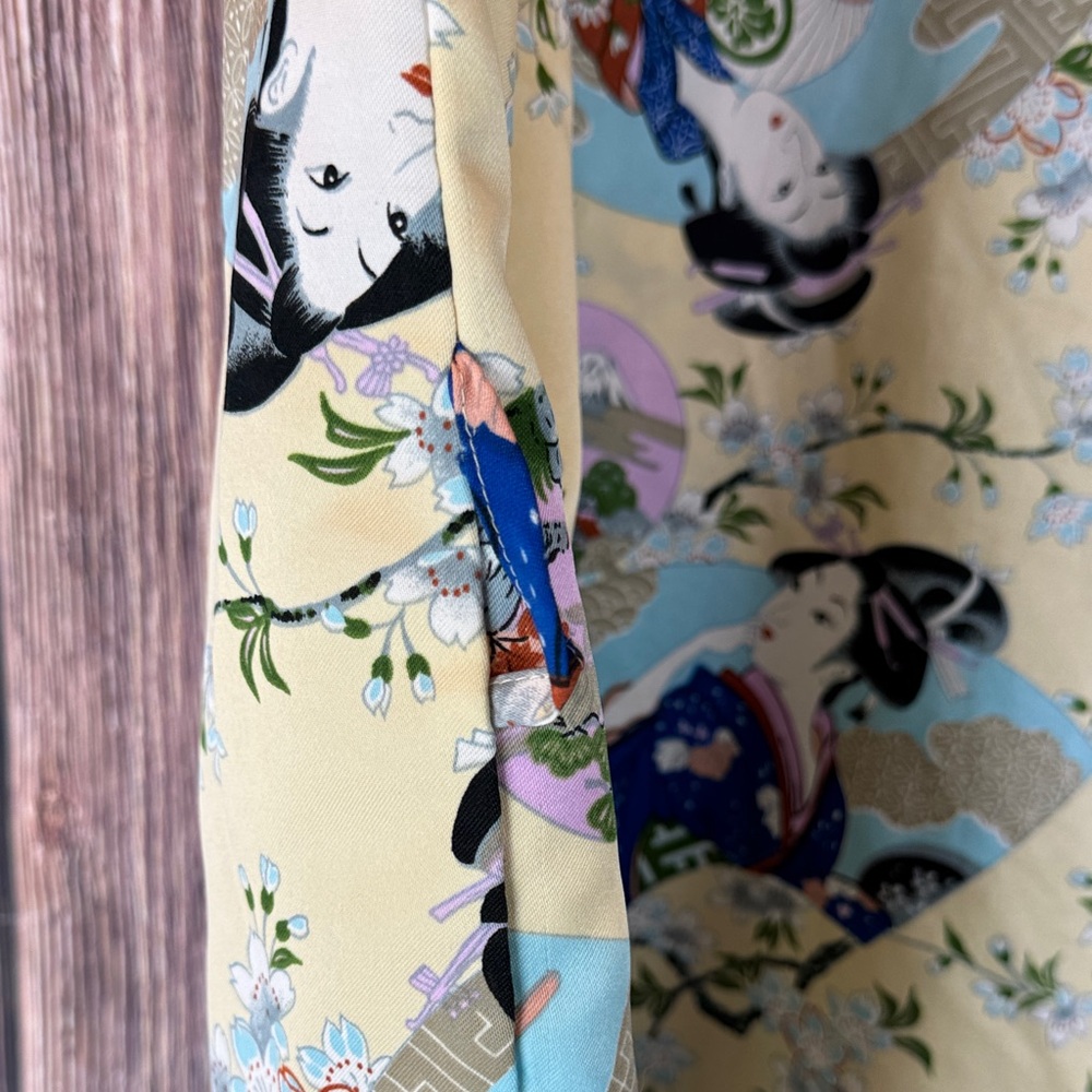Vintage Kimono with Geisha Print Robe - Picture 9 of 10